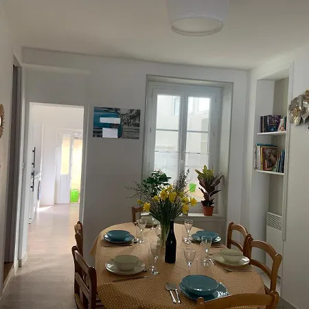 Holiday home La Jonquille De St Vaast La Hougue Saint-Vaast-la-Hougue